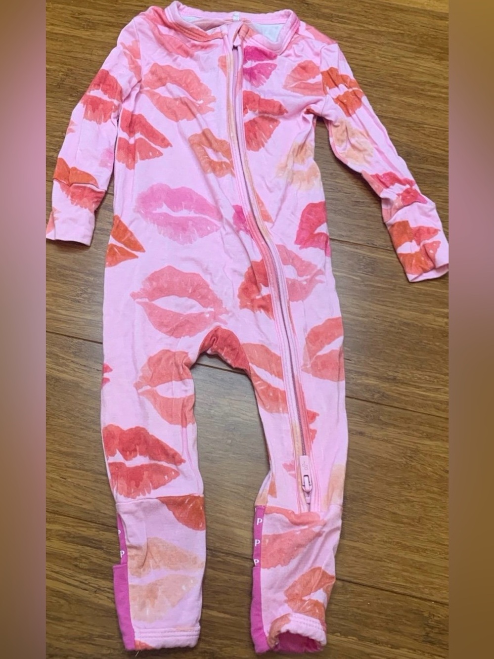 Posh Peanut Pink Footie with Pink, Red & Orange Lip Print